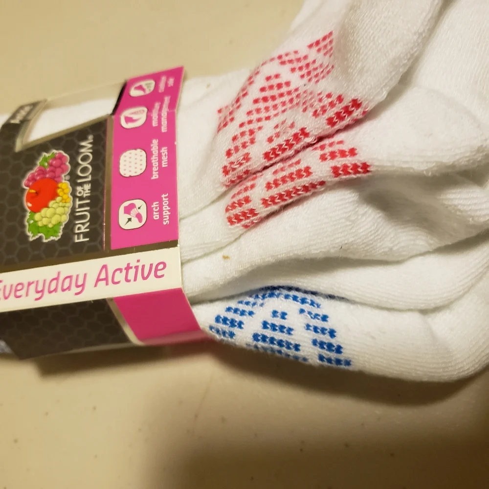 Champion and‎ Fruit of the Loom Socks Bundle